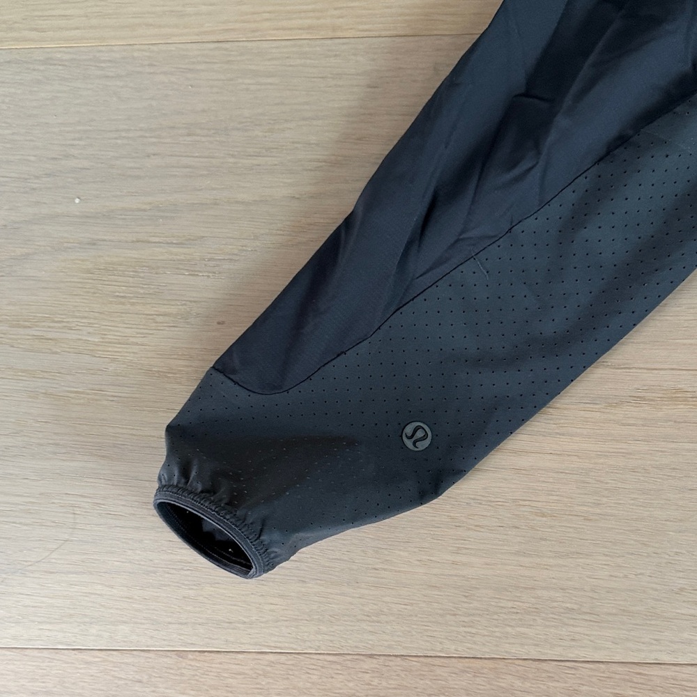 lululemon Light Jacket - image 9